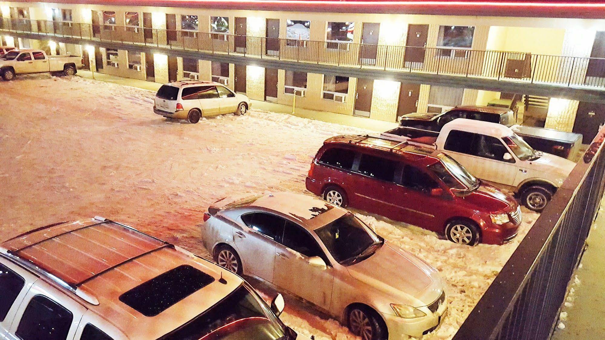 Westport Inn Grande Prairie Buitenkant foto